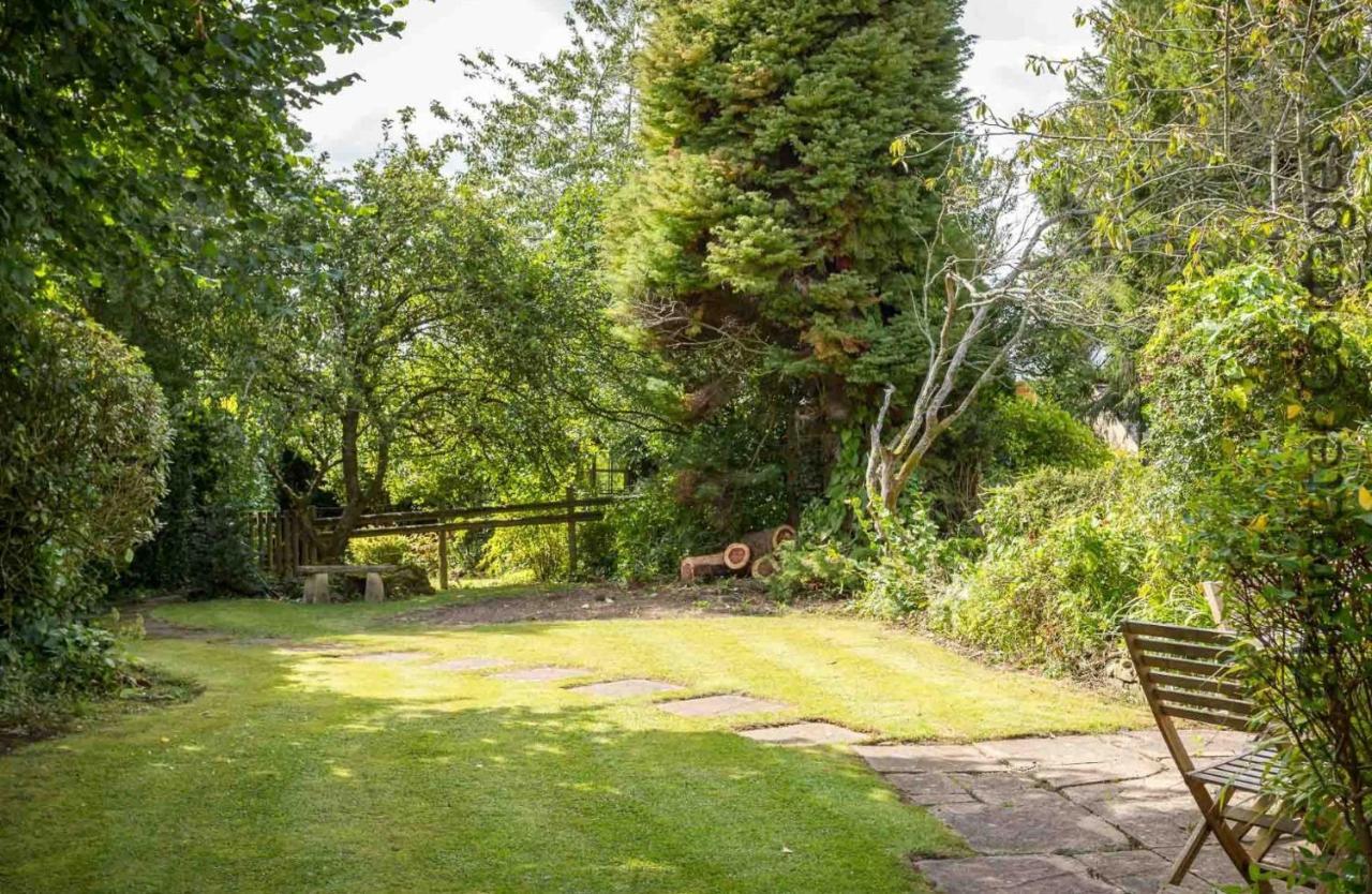 Court Hayes Villa Cheltenham Bagian luar foto